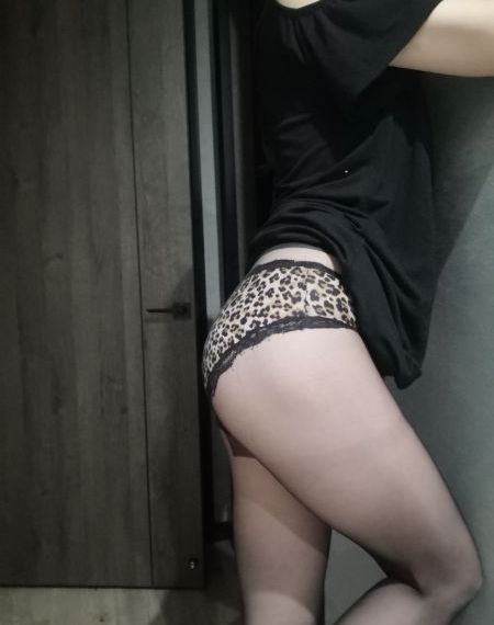 美女露胸和屁屁股_BD英语高清电影在线